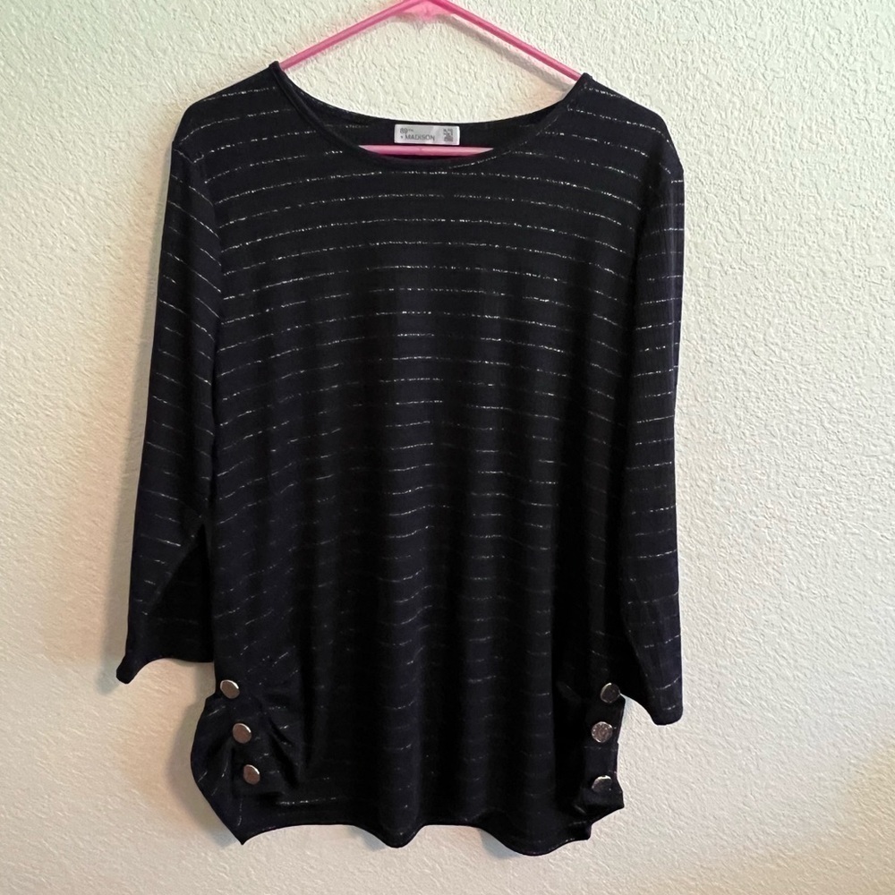 89th & Maddison Blue and Silver Top Size XL